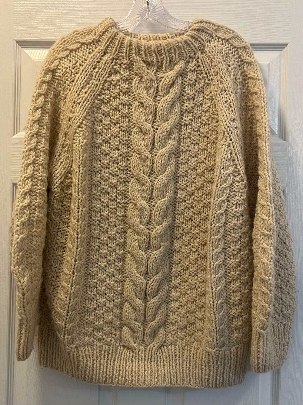 Men’s Unbranded Vintage Fisherman Cable Knit Wool Sweater, fits Medium.